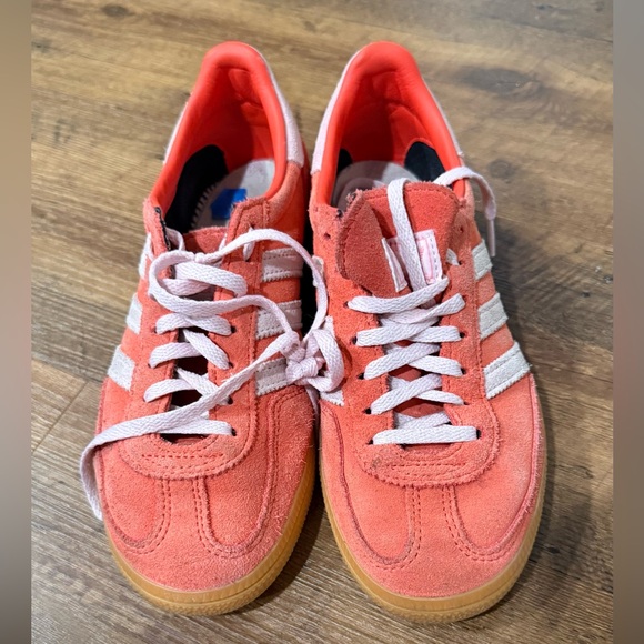 Adidas Sambas Coral and White Suede Sneakers sz 5.5 fits like US 6 - Picture 2 of 5